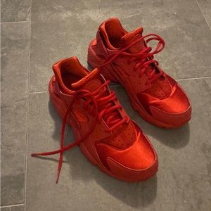 Women’s air huaraches RED